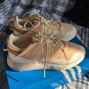 Zx 2k  Boost pure W talla 7 color crema  con blanco